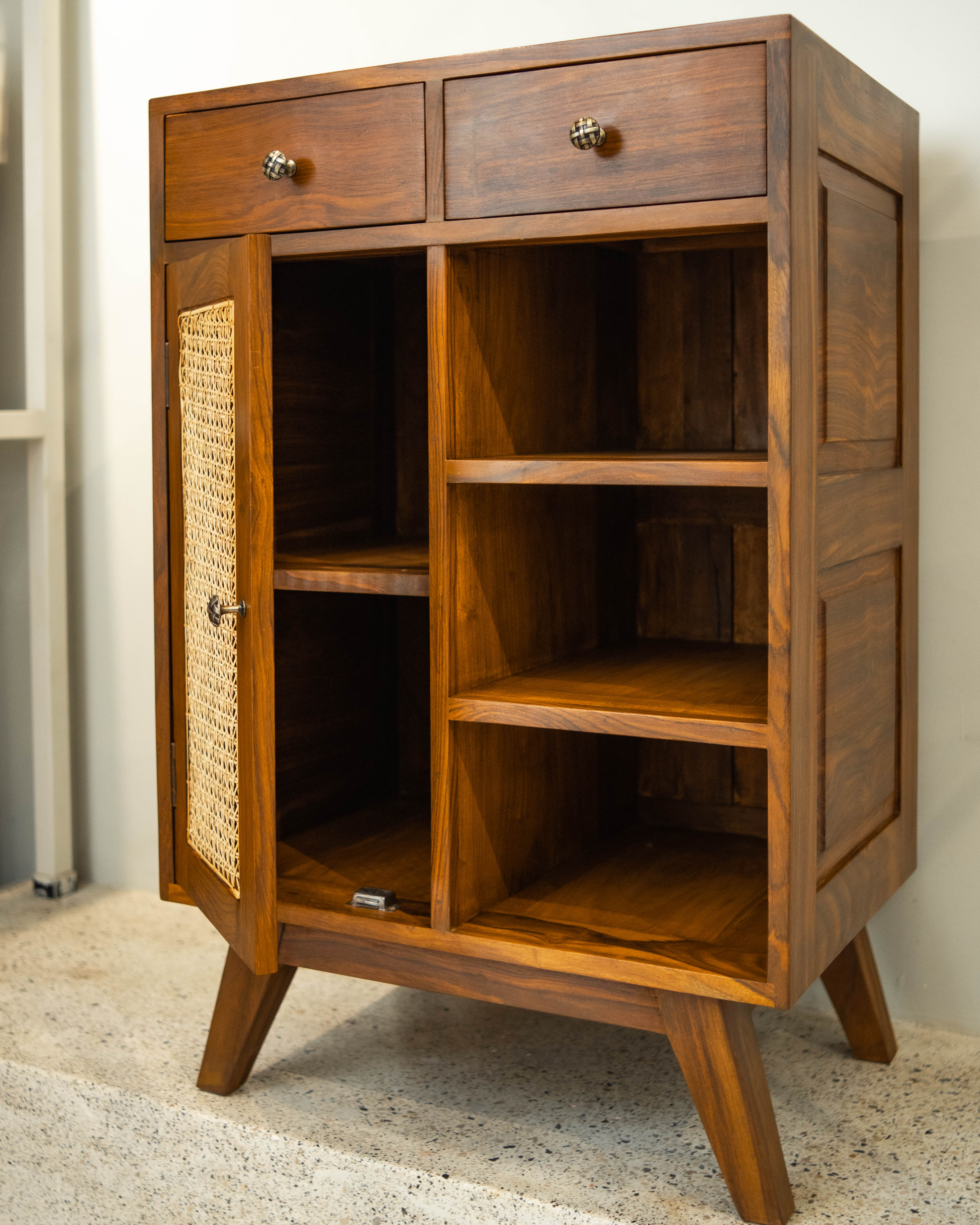 vanilla dreams side table